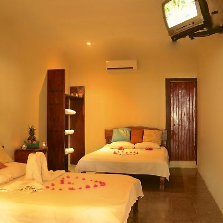 Claudio & Gloria Beach Front Rooms Playas del Coco Esterno foto
