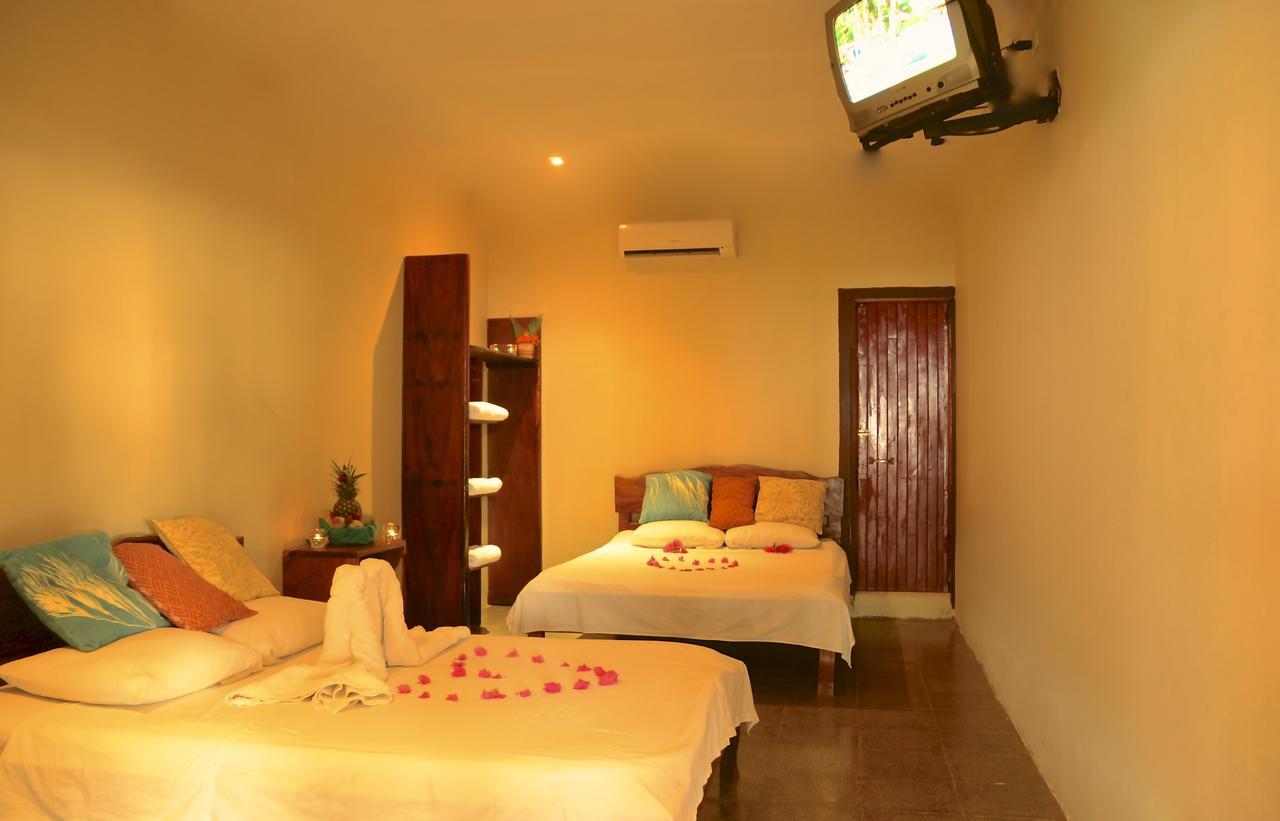 Claudio & Gloria Beach Front Rooms Playas del Coco Esterno foto